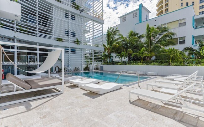 Foto del edificio - 9821 E Bay Harbor Dr