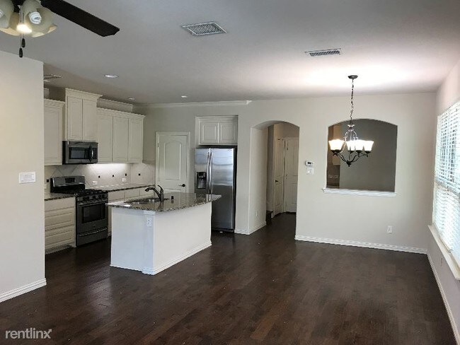 Foto del edificio - 3 br, 2.5 bath Townhome - 631 Matthew Place