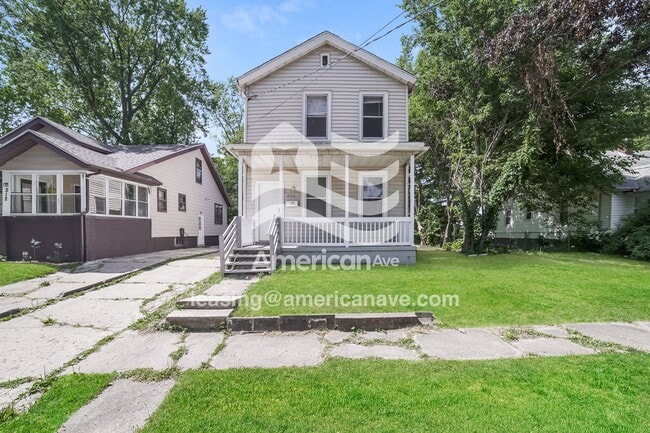 Building Photo - 210 E Maywood Ave