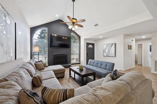 Foto del edificio - 1823 Dew Valley Dr