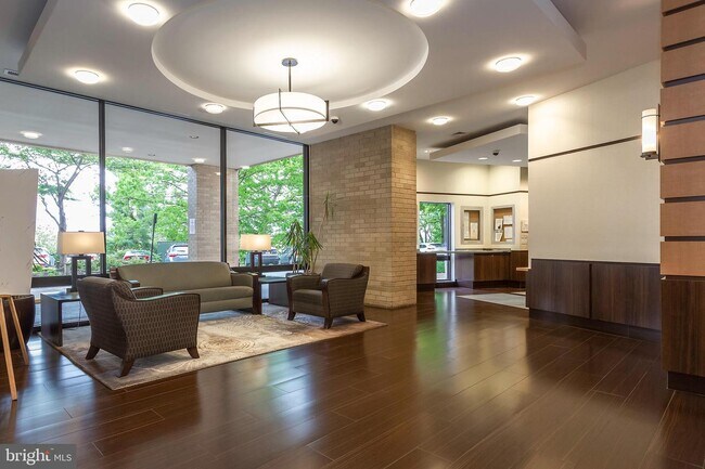 Building Photo - 309 Yoakum Pkwy