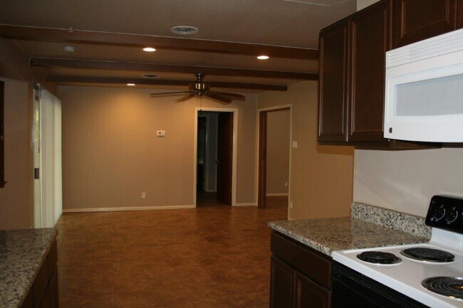 Building Photo - For Rent Near Castle Hills! 3 Bedroom/2 Ba...