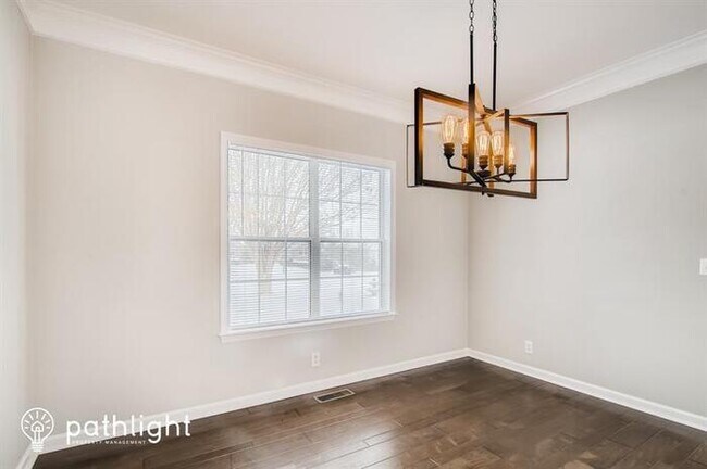 Building Photo - 2984 Iroquois Dr