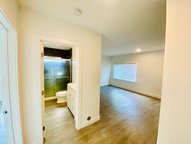 Building Photo - El Buho