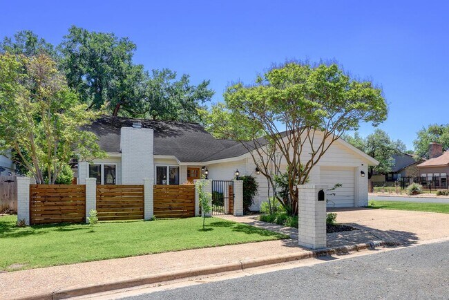 Foto del edificio - 5609 Courtyard Cove