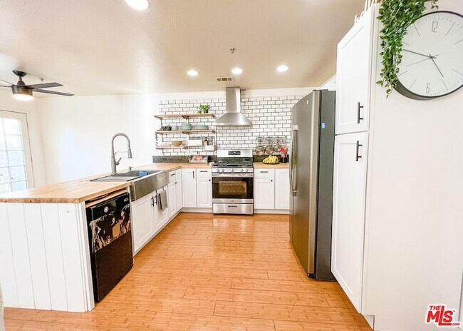 Building Photo - 208 W Walnut Avenue Unit A