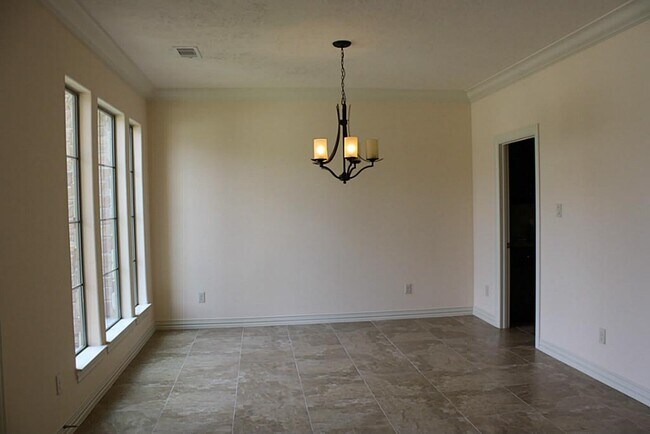 Foto del edificio - 2046 Palm Forest Ln