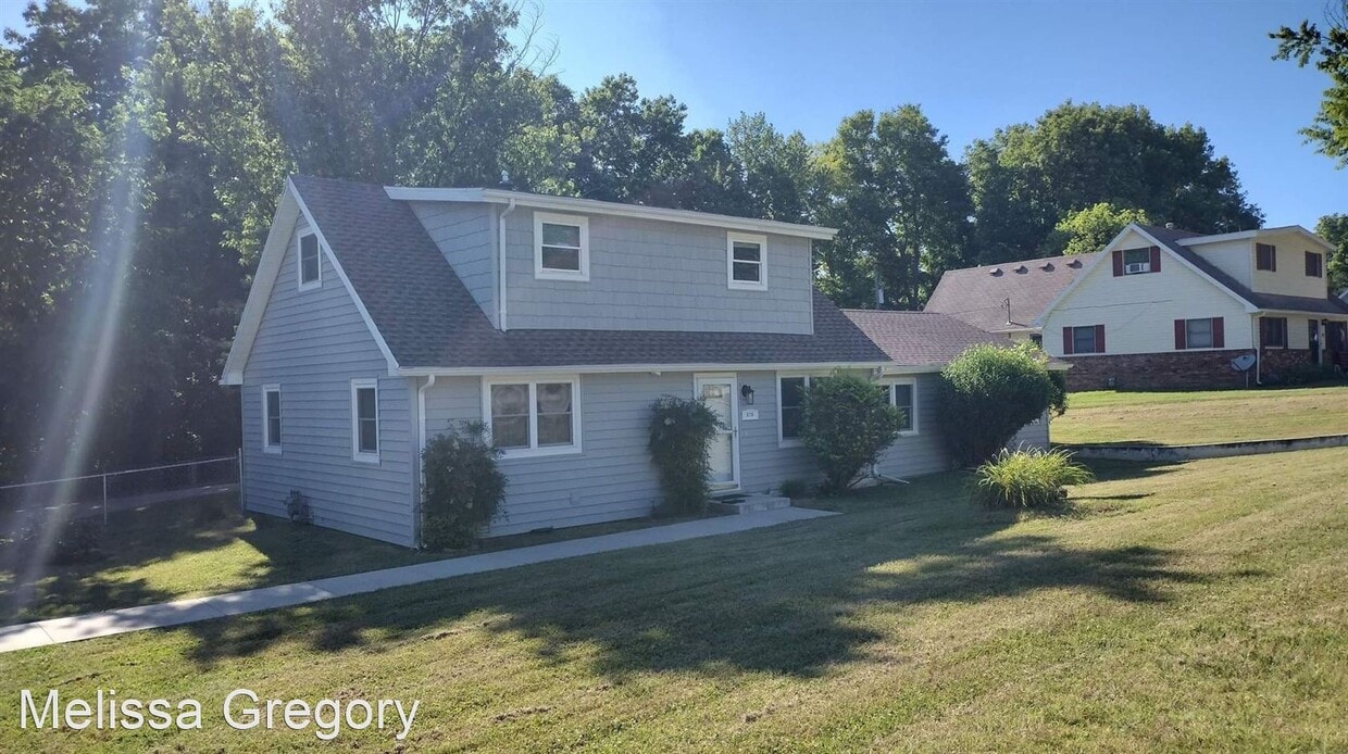 Primary Photo - 3 br, 2 bath House - 3115 S Lakeside Ave