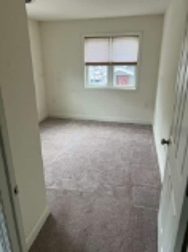 Building Photo - 1047 Broadway