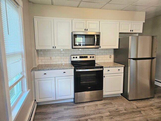 Cocina completamente remodelada - 226 S Illinois Ave