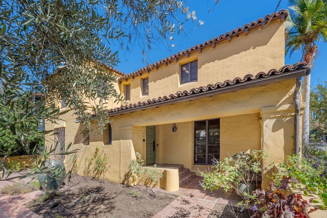 Building Photo - 500 N Las Palmas Ave