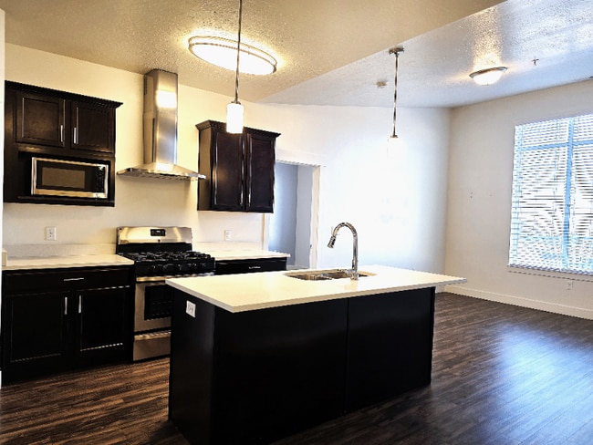 Foto del edificio - 196 W Vine St