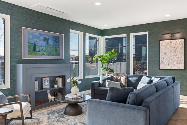 Building Photo - 1117 3rd Ave S