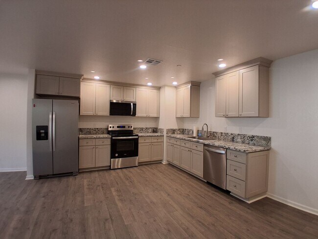 Foto del edificio - 3016 Lake Park Ct