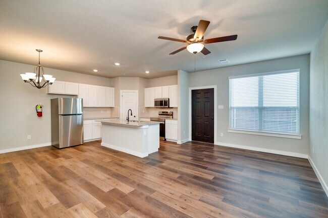 Foto del edificio - GORGEOUS 2 BEDROOM FOUR PLEX LOCATED IN MI...