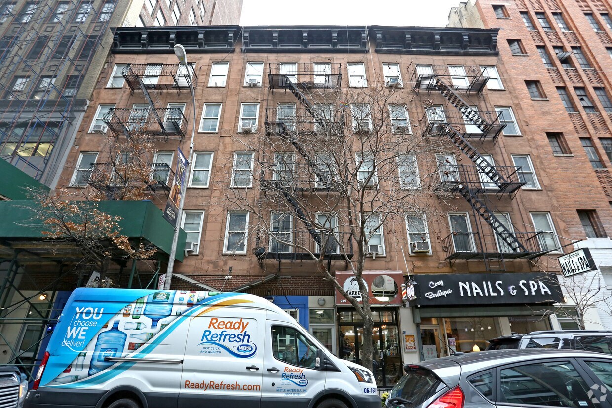 Building Photo - 247 W 26th St