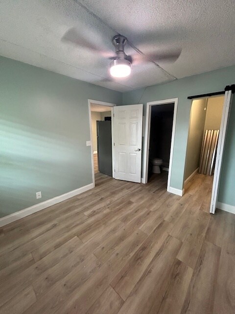 Spacious bedroom will accommodate a queen-size bed - 3211 SW 44th St