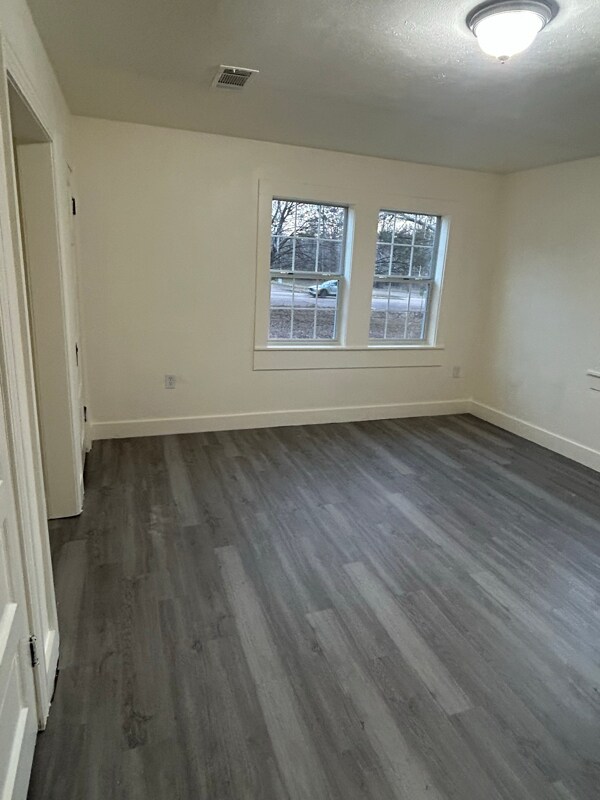 Building Photo - 720 Cooper Rd