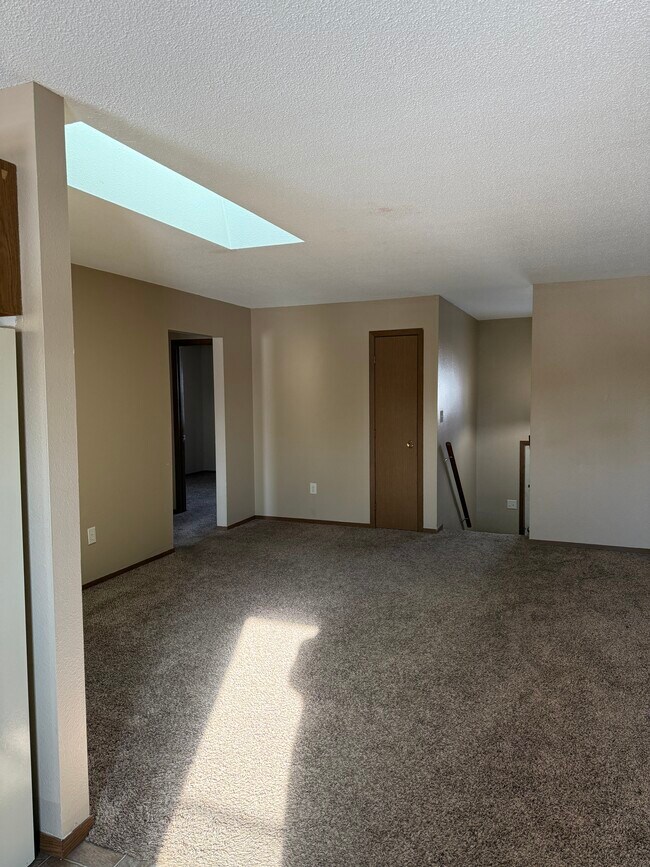 Foto del edificio - 1006 Castlewood Dr