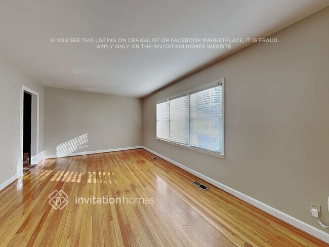 Foto del edificio - 4806 Vickrey Chapel Rd N