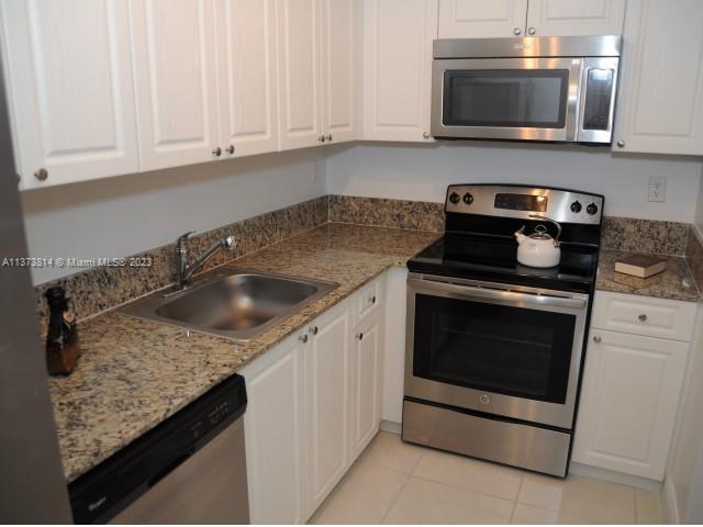 Building Photo - 9595 Fontainebleau Blvd