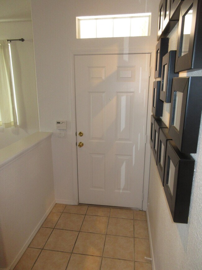 Building Photo - 6501 San Antonio Dr NE
