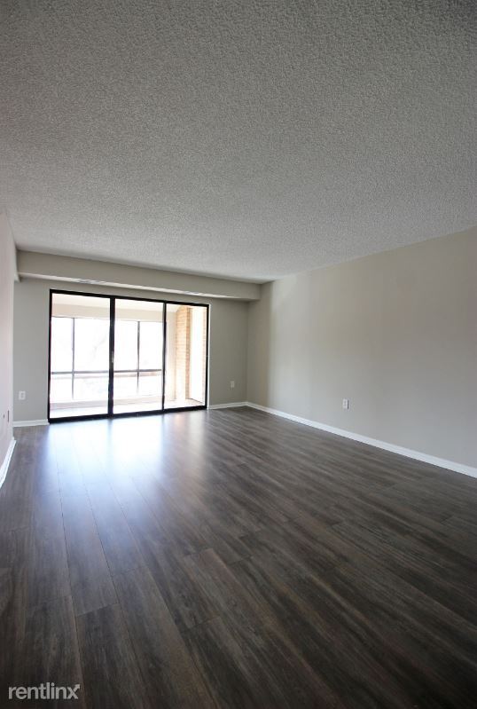 Foto del edificio - 10208 Bushman Dr