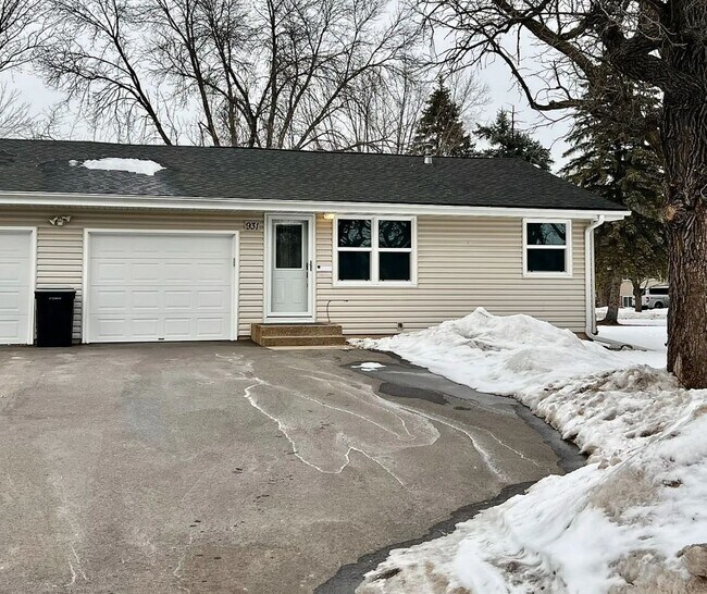 Foto del edificio - 931 38th Ln