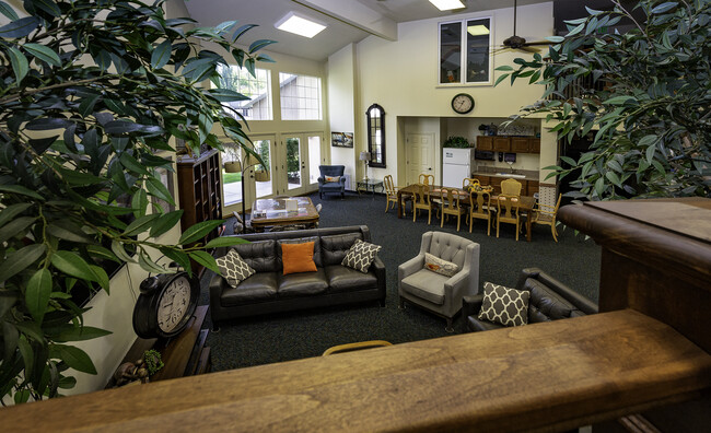 Great room - Riley Court