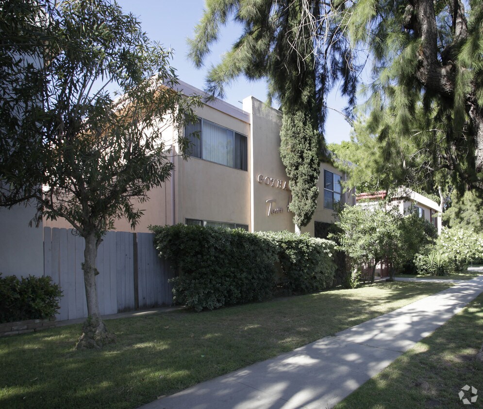 Primary Photo - 13118-13124 Riverside Dr