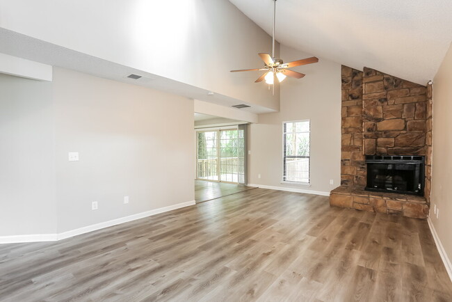 Foto del edificio - 11507 Kelvyn Grove Pl