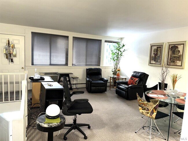 Foto del edificio - 3 Wyndover Woods Ln