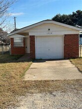 Building Photo - 1528 Coral Cut Off