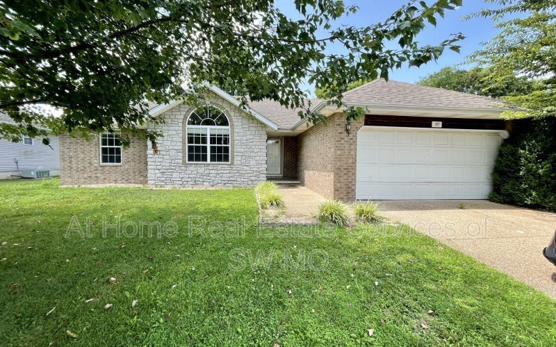 Foto principal - 207 N Carlisle Dr