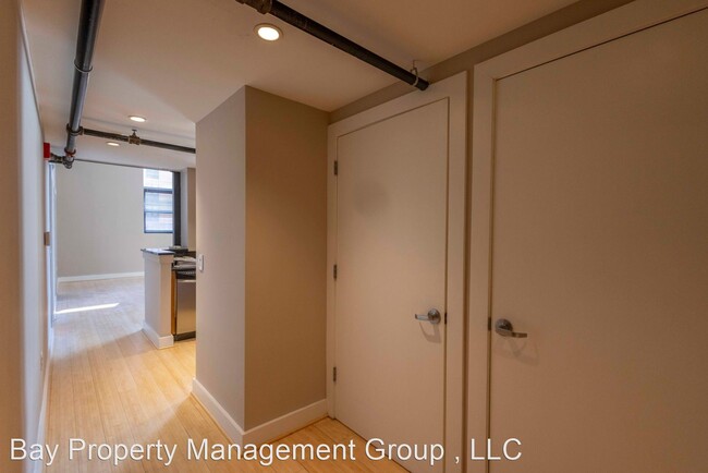 Building Photo - 1 br, 1 bath House - 22 S Howard St Apt R-204