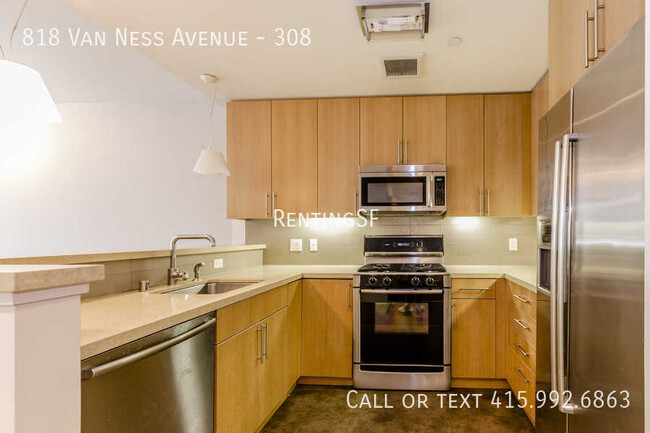 Building Photo - 1 BR plus 2nd BR / Den with 2 Full Bathrooms