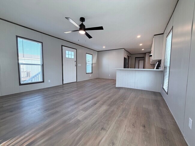 Building Photo - 709 N Collins Fwy