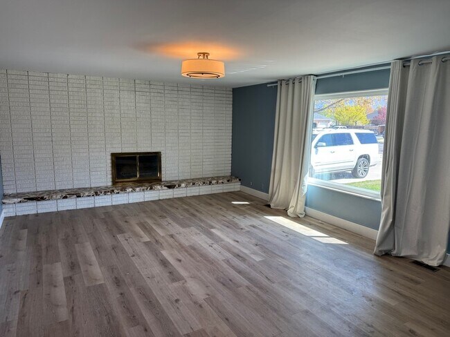 Building Photo - 2373 N 1200 E