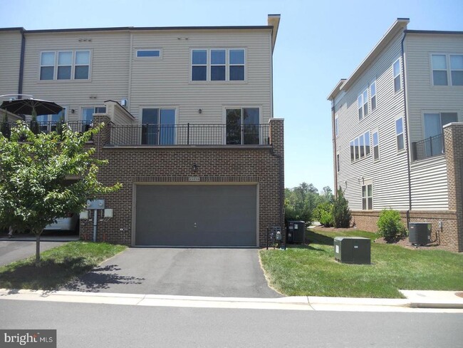 Building Photo - 22806 Breezy Hollow Dr