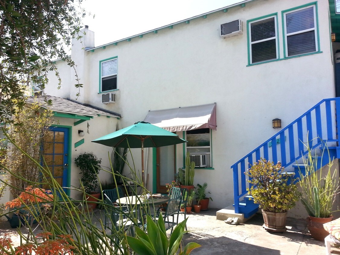 Primary Photo - 5623 Woodman Ave