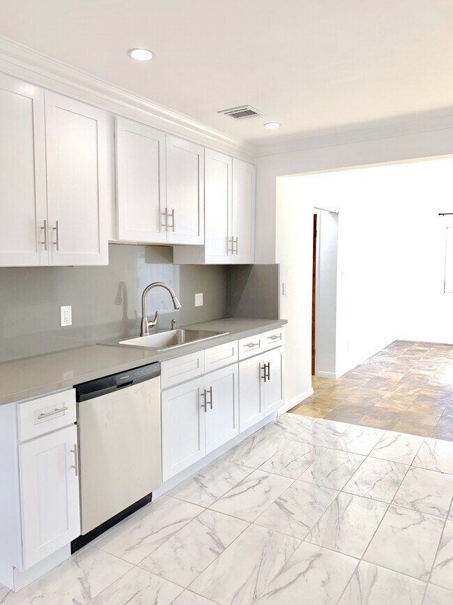 Foto del edificio - 17418 Califa St