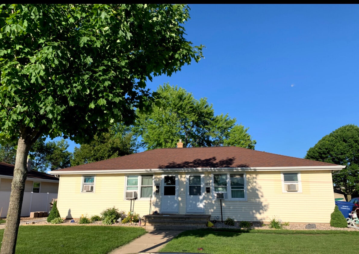 122 Daniel Ct, Combined Locks, WI 54113 House Rental in Combined