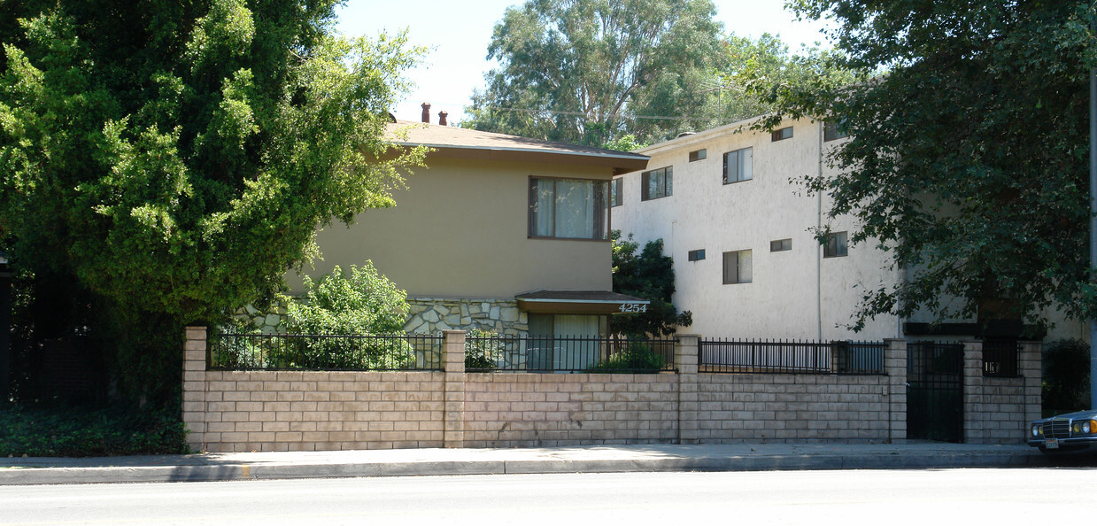 Foto del edificio - 4254 Laurel Canyon Blvd