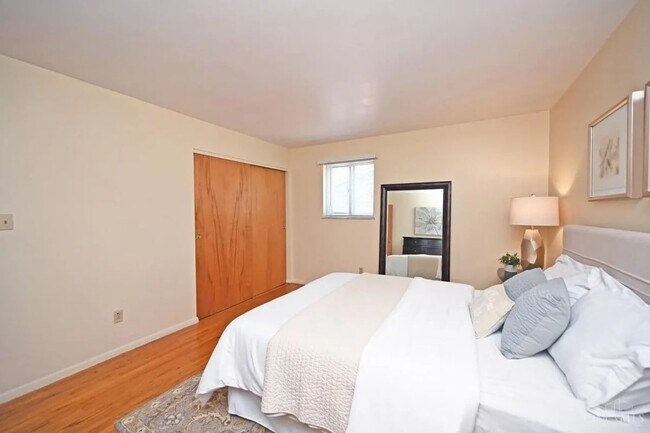 Foto del edificio - 8608 Linderwood Ln