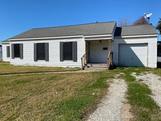 Frente de tu casa. - 816 1st St
