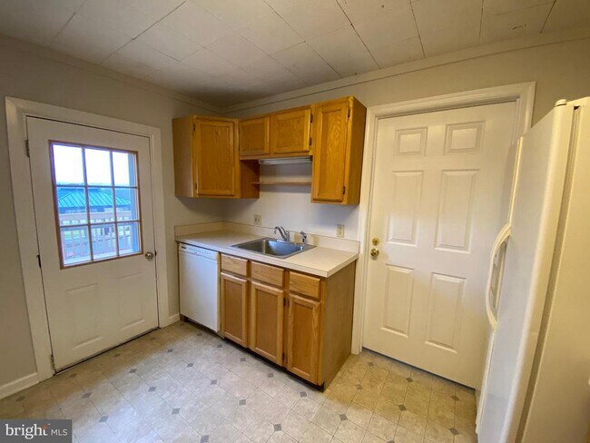 Foto del edificio - 2063 Hill Rd