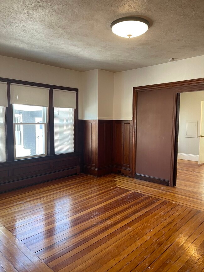 Building Photo - 52 Colburn St