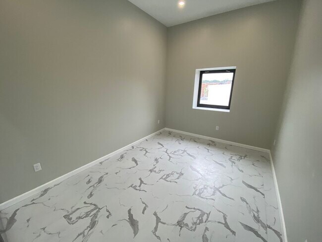 Foto del edificio - 225-235 Essex St