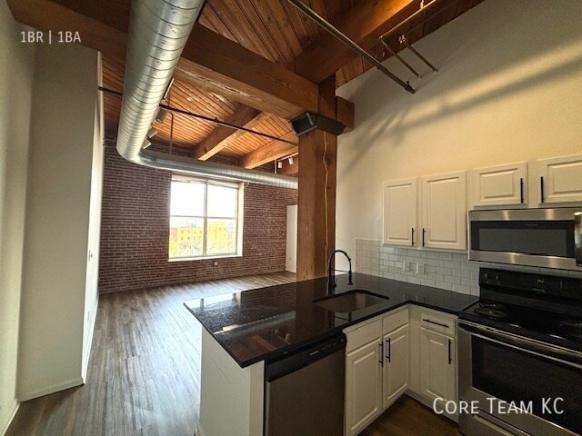Foto principal - 202 W 5th St