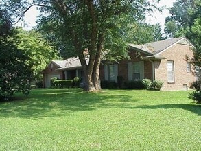 Building Photo - 711 Waterford Rd